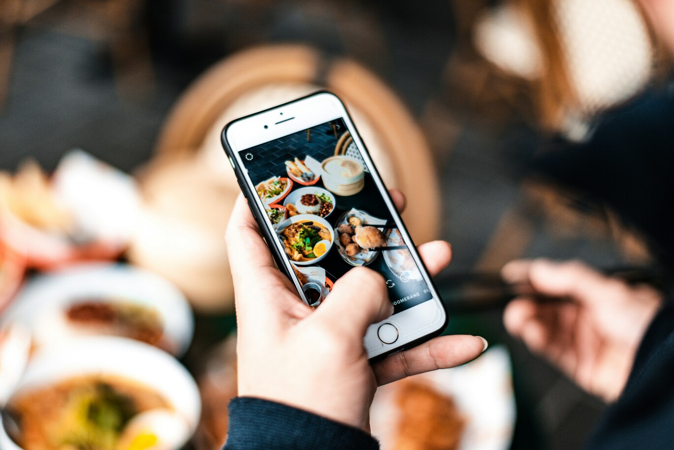 foo-visuals-5L8_arNlOGM-unsplash (1) Golden Hour Food Photography: Minimal gear setup showing food styled under diffused daylight