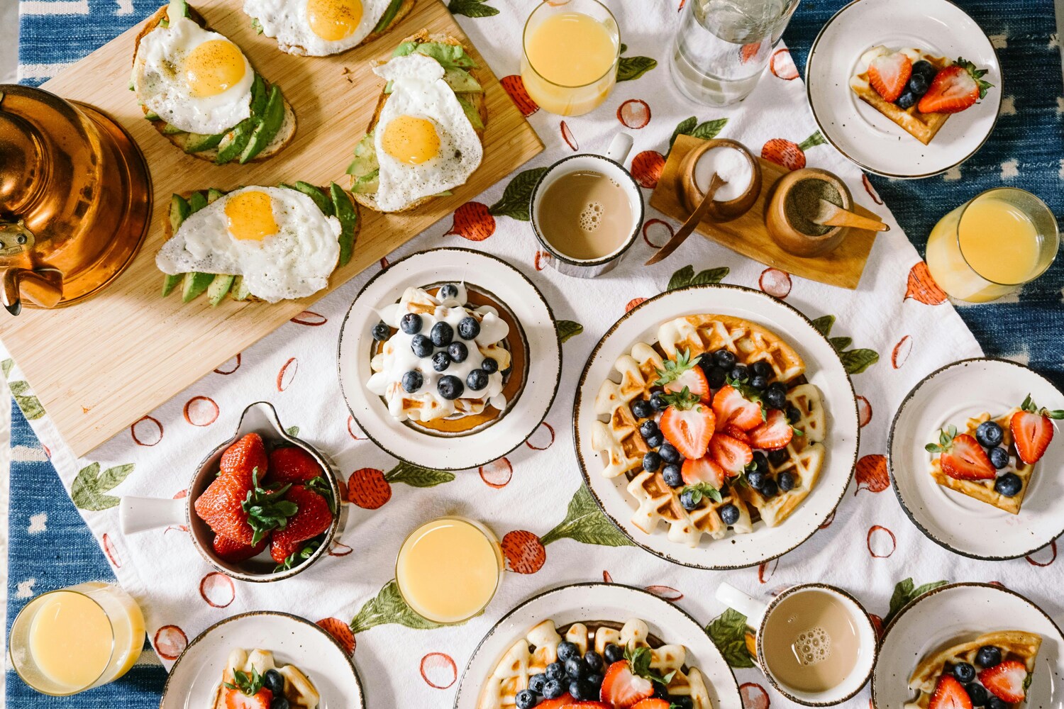 rachel-park-hrlvr2ZlUNk-unsplash Golden Hour Food Photography: Soft directional sunlight highlighting food textures